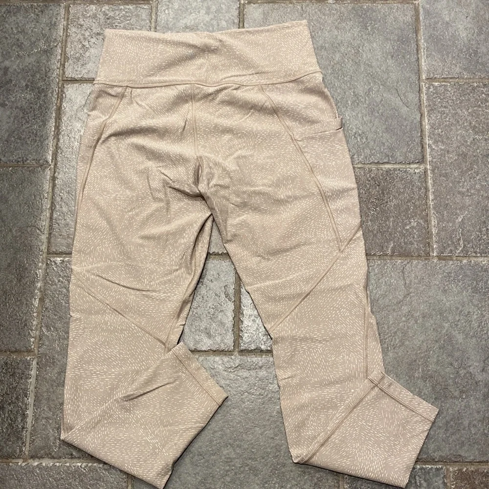 Athleta Salutation Stash Pocket Tight - Picture 3 of 3